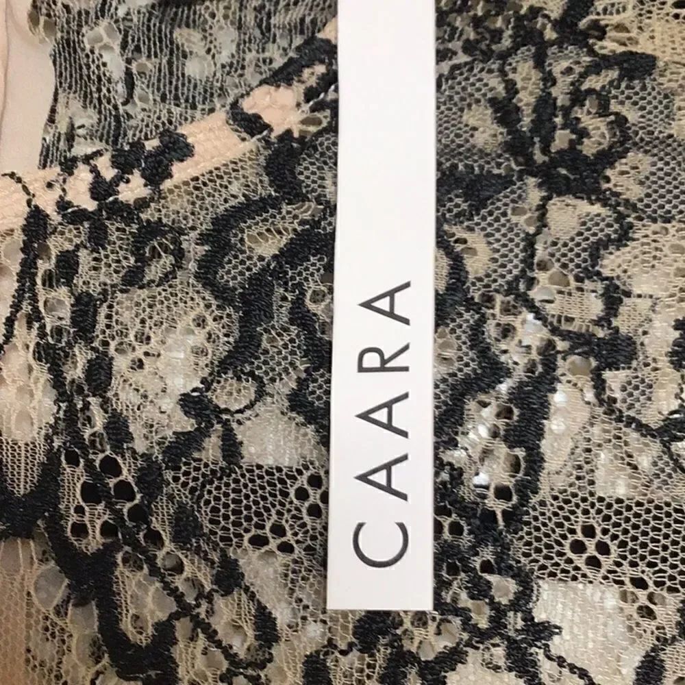 CAARA SCALLOPED LACE SHEATH DRESS - Picture 4 of 5